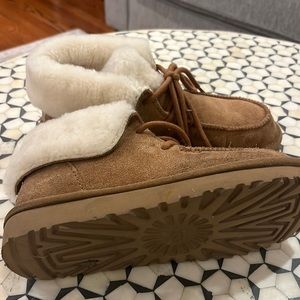 Uggs Diaria Boots - Sz 7. Worn once ! Super cute style